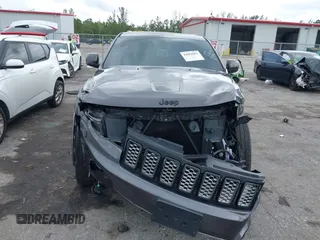 2018 Jeep Grand Cherokee Altitude z VIN 1C4RJEAG2JC428214, wystawiony jako IAAI lot #42661661 z przebiegiem 81 859 mil mil oraz . Historia ofert i sprzedaży dostępna na DreamBid. Obrazek 13.