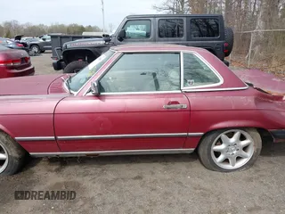1989 Mercedes-Benz 560 with VIN WDBBA48D8KA098792, listed as a IAAI auction lot 41929891 with 160,351 mi miles. Bid and sale history available at carsss.com. Image 14.
