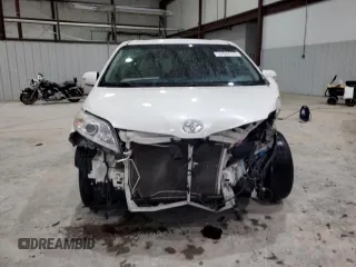 2014 Toyota Sienna Limited z VIN 5TDDK3DC1ES086604, wystawiony jako Copart lot #57044175 z przebiegiem 152 326 mil mil oraz Nie do naprawy • Non repairable. Historia ofert i sprzedaży dostępna na DreamBid. Obrazek 5.