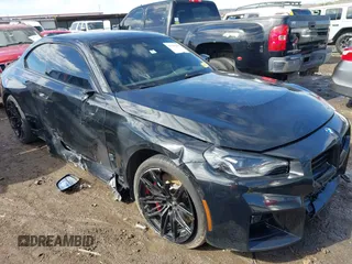 2024 BMW M2 z VIN 3MF13DM09R8E89933, wystawiony jako IAAI lot #41585250 z przebiegiem 15 462 mil mil oraz . Historia ofert i sprzedaży dostępna na DreamBid. Obrazek 6.