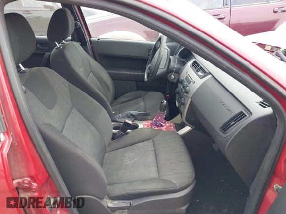 2009 Ford Focus SE z VIN 1FAHP35N69W197700, wystawiony jako IAAI lot #41834668 z przebiegiem 176 623 mil mil oraz . Historia ofert i sprzedaży dostępna na DreamBid. Obrazek 5.