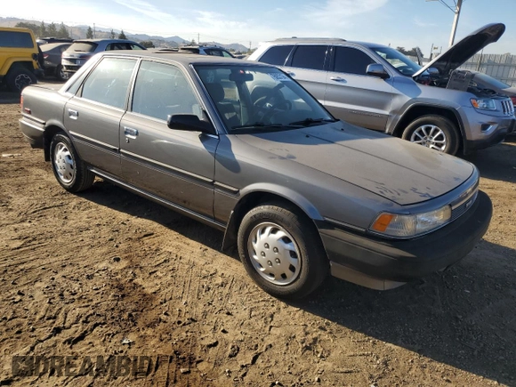 1989 Toyota Camry z VIN JT2SV21E8K0314703, wystawiony jako Copart lot #76053194 z przebiegiem 124 873 mil mil oraz Nie do naprawy • Non repairable. Historia ofert i sprzedaży dostępna na DreamBid. Obrazek 4.