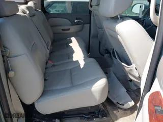 2009 Chevrolet Avalanche LT w/2LT with VIN 3GNEC22029G165697, listed as a IAAI auction lot 41797139 with 204,277 mi miles. Bid and sale history available at carsss.com. Image 8.