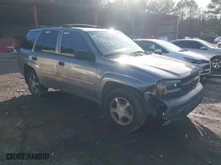 2008 Chevrolet TrailBlazer LT w/1LT with VIN 1GNDS13S682239123, listed as a IAAI auction lot 41268753 with 212,535 mi miles. Bid and sale history available at carsss.com. Image 1.