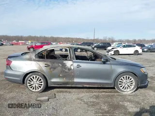 2016 Volkswagen Jetta Sedan 1.8T SEL with VIN 3VWL17AJ8GM365184, listed as a IAAI auction lot 41652449 with 1 mi miles. Bid and sale history available at carsss.com. Image 12.