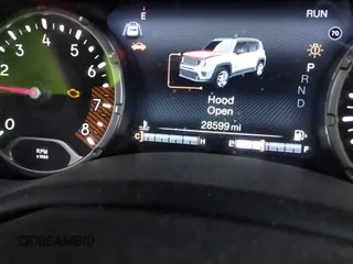 2021 Jeep Renegade Islander z VIN ZACNJDBB3MPM13536, wystawiony jako IAAI lot #41907857 z przebiegiem 28 599 mil mil oraz . Historia ofert i sprzedaży dostępna na DreamBid. Obrazek 16.