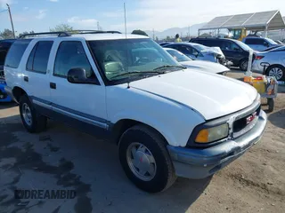 1997 GMC Jimmy SL with VIN 1GKCS13W0V2555186, listed as a IAAI auction lot 41818612 with 370,625 mi miles. Bid and sale history available at carsss.com. Image 1.