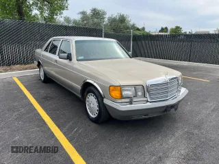 1989 Mercedes-Benz 560 z VIN WDBCA39E8KA462974, wystawiony jako Copart lot #58276215 z przebiegiem 138 064 mil mil oraz Tytuł czysty. Historia ofert i sprzedaży dostępna na DreamBid. Obrazek 1.