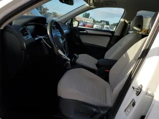 2023 Volkswagen Tiguan S z VIN 3VVRB7AX1PM089883, wystawiony jako Copart lot #43635945 z przebiegiem 34 474 mil mil oraz Nie do naprawy • Non repairable. Historia ofert i sprzedaży dostępna na DreamBid. Obrazek 7.