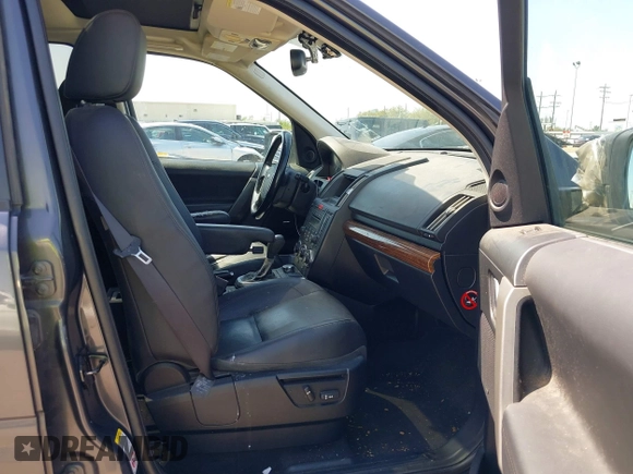 2010 Land Rover LR2 HSE z VIN SALFR2BN4AH180051, wystawiony jako IAAI lot #41830326 z przebiegiem 219 727 mil mil oraz . Historia ofert i sprzedaży dostępna na DreamBid. Obrazek 5.