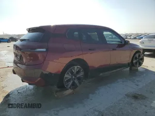 2024 BMW iX xDrive50 z VIN WB523CF06RCN03726, wystawiony jako Copart lot #48911045 z przebiegiem 38 051 mil mil oraz Szkody całkowita. Historia ofert i sprzedaży dostępna na DreamBid. Obrazek 3.