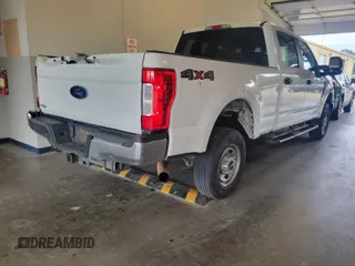 2019 Ford F-250 XL z VIN 1FT7W2B68KEF37148, wystawiony jako IAAI lot #42569097 z przebiegiem 201 085 mil mil oraz . Historia ofert i sprzedaży dostępna na DreamBid. Obrazek 32.