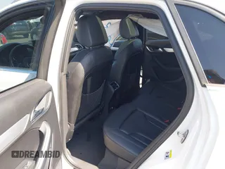 2016 Audi Q3 Premium Plus z VIN WA1BFCFS0GR014028, wystawiony jako IAAI lot #42274987 z przebiegiem 64 667 mil mil oraz . Historia ofert i sprzedaży dostępna na DreamBid. Obrazek 8.