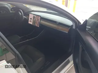 2018 Tesla Model 3 Long Range Battery z VIN 5YJ3E1EA1JF053895, wystawiony jako IAAI lot #42182178 z przebiegiem 75 356 mil mil oraz . Historia ofert i sprzedaży dostępna na DreamBid. Obrazek 5.