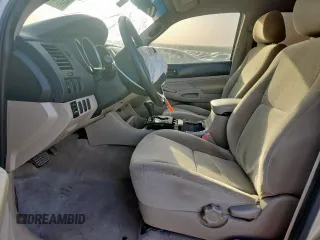 2005 Toyota Tacoma PreRunner z VIN 3TMKU72N85M003408, wystawiony jako Copart lot #57670935 z przebiegiem 247 189 mil mil oraz Szkoda całkowita • Salvage title. Historia ofert i sprzedaży dostępna na DreamBid. Obrazek 7.