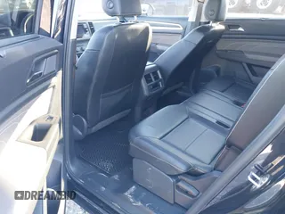 2022 Volkswagen Atlas SE with VIN 1V2DP2CA4NC532255, listed as a IAAI auction lot 41596701 with 33,352 mi miles and . Bid and sale history available at DreamBid. Image 8.