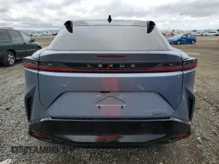 2023 Lexus RZ 450e Premium z VIN JTJAAAAB6PA009956, wystawiony jako Copart lot #48707855 z przebiegiem 6736 mil mil oraz Szkody całkowita. Historia ofert i sprzedaży dostępna na DreamBid. Obrazek 6.