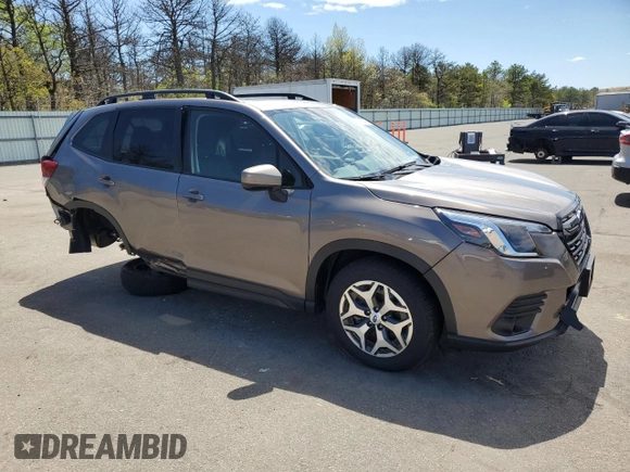 2024 Subaru Forester Premium z VIN JF2SKACC6RH463419, wystawiony jako Copart lot #55591345 z przebiegiem 4 930 mil mil oraz Szkoda całkowita • Salvage title. Historia ofert i sprzedaży dostępna na DreamBid. Obrazek 4.