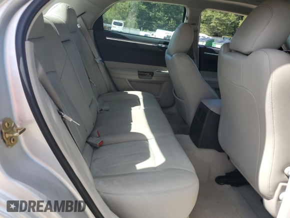 2005 Chrysler 300 with VIN 2C3JA63H25H635749, listed as a Copart auction lot 70317364 with 141,878 mi miles and Clean Title. Bid and sale history available at carsss.com. Image 10.