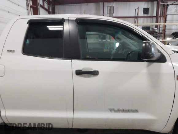 2008 Toyota Tundra 4WD Truck with VIN 5TFBV541X8X034895, listed as a IAAI auction lot 41617192 with 133,161 mi miles. Bid and sale history available at carsss.com. Image 14.