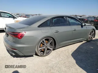 2022 Audi S6 Premium Plus z VIN WAUDFBF2XNN019599, wystawiony jako Copart lot #39329204 z przebiegiem Nie podano mil oraz . Historia ofert i sprzedaży dostępna na DreamBid. Obrazek 3.