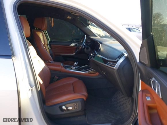 2019 BMW X7 xDrive50i with VIN 5UXCX4C58KLS35656, listed as a IAAI auction lot 41690202 with 91,135 mi miles. Bid and sale history available at carsss.com. Image 5.