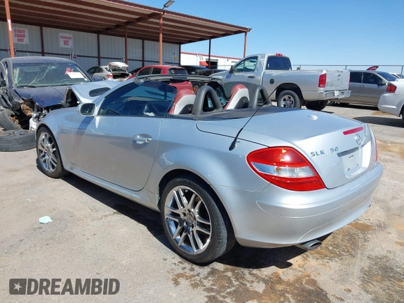 2008 Mercedes-Benz SLK 350 z VIN WDBWK56F08F181783, wystawiony jako IAAI lot #42153077 z przebiegiem 131 428 mil mil oraz . Historia ofert i sprzedaży dostępna na DreamBid. Obrazek 3.