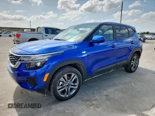 2023 Kia Seltos LX z VIN KNDEPCAA2P7369678, wystawiony jako Copart lot #61483865 z przebiegiem 53 219 mil mil oraz Szkoda całkowita • Salvage title. Historia ofert i sprzedaży dostępna na DreamBid. Obrazek 1.