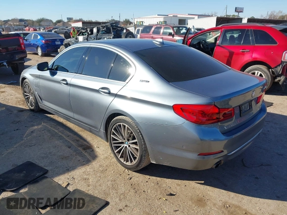 2019 BMW 5 Series 530e iPerformance with VIN WBAJA9C51KB391855, listed as a IAAI auction lot 41429622 with 47,162 mi miles. Bid and sale history available at carsss.com. Image 3.