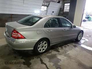 2005 Mercedes-Benz C 320 z VIN WDBRF84J65F557876, wystawiony jako Copart lot #76041884 z przebiegiem 113 664 mil mil oraz Czysty tytuł • Clean title. Historia ofert i sprzedaży dostępna na DreamBid. Obrazek 3.