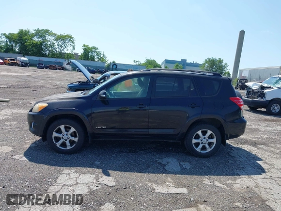 2010 Toyota RAV4 Limited с VIN JTMDK4DV2AD012802, выставлен на аукционе IAAI как лот 42562662 с пробегом 283 501 миль миль и . История ставок и продаж доступна на DreamBid. Изображение 14.