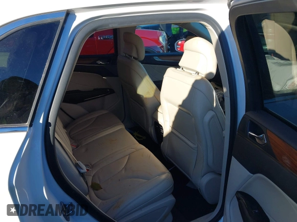2019 Lincoln MKC Select z VIN 5LMCJ2D9XKUL17108, wystawiony jako IAAI lot #41045354 z przebiegiem 109 798 mil mil oraz . Historia ofert i sprzedaży dostępna na DreamBid. Obrazek 8.