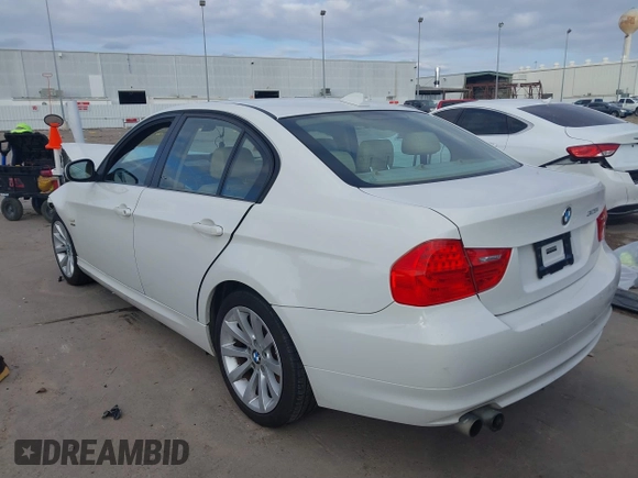 2011 BMW 3 Series 328i xDrive with VIN WBAPK7C50BA970837, listed as a IAAI auction lot 41224747 with 152,125 mi miles. Bid and sale history available at carsss.com. Image 3.