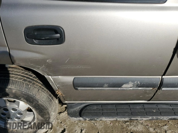 2002 Chevrolet Tahoe LS z VIN 1GNEC13Z62R242388, wystawiony jako Copart lot #86362454 z przebiegiem Nie podano mil oraz Nie do naprawy • Non repairable. Historia ofert i sprzedaży dostępna na DreamBid. Obrazek 10.