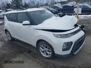 2020 Kia Soul LX with VIN KNDJ23AU5L7054438, listed as a IAAI auction lot 41295050 with 138,549 mi miles. Bid and sale history available at carsss.com. Image 1.