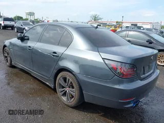 2010 BMW 5 Series 535i xDrive z VIN WBANV9C58AC391222, wystawiony jako IAAI lot #42295126 z przebiegiem 110 194 mil mil oraz . Historia ofert i sprzedaży dostępna na DreamBid. Obrazek 3.