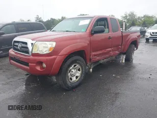 2005 Toyota Tacoma z VIN 5TEUU42N75Z051864, wystawiony jako IAAI lot #42357533 z przebiegiem 249 359 mil mil oraz . Historia ofert i sprzedaży dostępna na DreamBid. Obrazek 2.