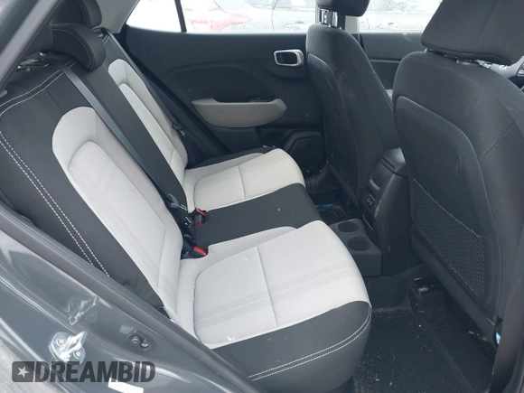 2024 Hyundai Venue SEL z VIN KMHRC8A39RU317444, wystawiony jako IAAI lot #41596048 z przebiegiem 8 619 mil mil oraz . Historia ofert i sprzedaży dostępna na DreamBid. Obrazek 8.