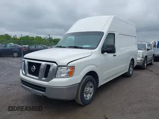 2013 Nissan NV Cargo SV z VIN 1N6BF0LY9DN112245, wystawiony jako IAAI lot #39354014 z przebiegiem 394 272 mil mil oraz . Historia ofert i sprzedaży dostępna na DreamBid. Obrazek 2.