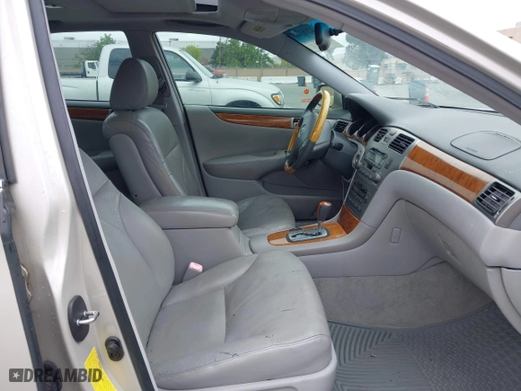 2006 Lexus ES 330 with VIN JTHBA30G665159250, listed as a IAAI auction lot 42083223 with 186,458 mi miles. Bid and sale history available at carsss.com. Image 5.