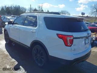 2017 Ford Explorer XLT with VIN 1FM5K7D82HGD03031, listed as a IAAI auction lot 38708280 with 137,906 mi miles. Bid and sale history available at carsss.com. Image 3.