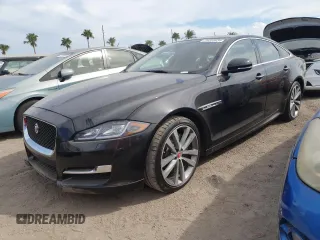 2017 Jaguar XJ with VIN SAJWA1C70H8W08833, listed as a Copart auction lot 76205434 with 0 mi miles and Non Repairable. Bid and sale history available at carsss.com. Image 1.