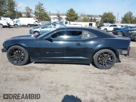 2010 Chevrolet Camaro 2SS z VIN 2G1FK1EJ9A9137692, wystawiony jako IAAI lot #41605144 z przebiegiem 169 665 mil mil oraz . Historia ofert i sprzedaży dostępna na DreamBid. Obrazek 14.