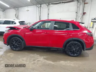 2024 Honda HR-V Sport z VIN 3CZRZ2H57RM748712, wystawiony jako IAAI lot #42113328 z przebiegiem 10 110 mil mil oraz . Historia ofert i sprzedaży dostępna na DreamBid. Obrazek 14.