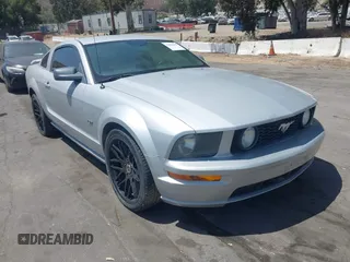 2006 Ford Mustang GT Deluxe с VIN 1ZVHT82H365238039, выставлен на аукционе IAAI как лот 42582693 с пробегом 129 327 миль миль и . История ставок и продаж доступна на DreamBid. Изображение 1.