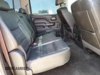 2016 GMC Sierra 2500HD Denali z VIN 1GT12UE84GF106026, wystawiony jako Copart lot #50755335 z przebiegiem 127 039 mil mil oraz Szkoda całkowita • Salvage title. Historia ofert i sprzedaży dostępna na DreamBid. Obrazek 10.