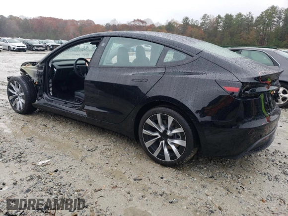 2024 Tesla Model 3 z VIN 5YJ3E1EA5RF748960, wystawiony jako Copart lot #83690834 z przebiegiem 2111 mil mil oraz Szkody całkowita. Historia ofert i sprzedaży dostępna na DreamBid. Obrazek 2.