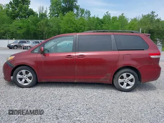 2011 Toyota Sienna LE AAS with VIN 5TDKK3DC2BS003748, listed as a IAAI auction lot 42142090 with 246,737 mi miles. Bid and sale history available at carsss.com. Image 14.