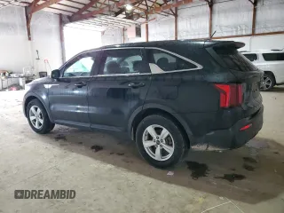 2021 Kia Sorento LX z VIN 5XYRG4LC1MG061390, wystawiony jako Copart lot #47302825 z przebiegiem 64 148 mil mil oraz Szkoda całkowita • Salvage title. Historia ofert i sprzedaży dostępna na DreamBid. Obrazek 2.