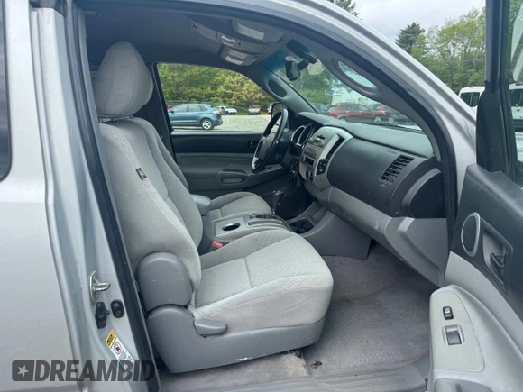 2010 Toyota Tacoma z VIN 5TEUU4EN8AZ748031, wystawiony jako Copart lot #57866505 z przebiegiem 293 983 mil mil oraz Czysty tytuł • Clean title. Historia ofert i sprzedaży dostępna na DreamBid. Obrazek 5.